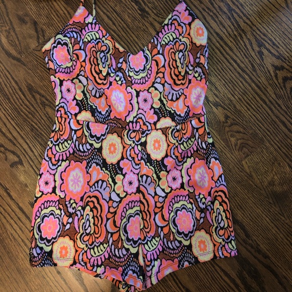 Groovy floral romper - Picture 2 of 4